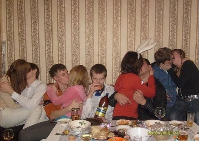 RUSKE ZABAVE ISTO SU &Scaron;TO I RUSKI RULET: Razlika je samo u količini alkohola