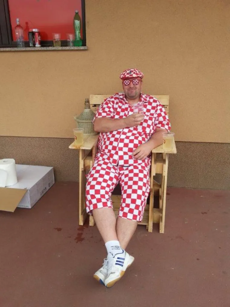 I dalje nam šaljite svoje lude navijačke fotke, a mi ćemo se potruditi one najluđe i najorginalnije objavit.