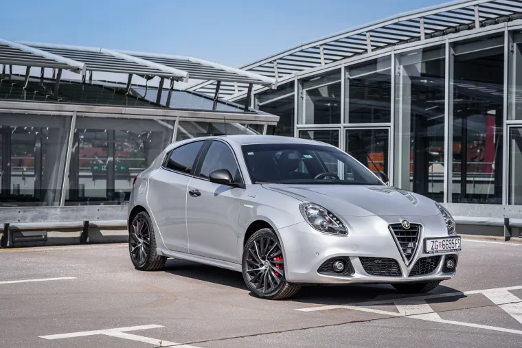 ZAVIRITE U NJU: Alfa Romeo Giulietta i dalje plijeni poglede prolaznika