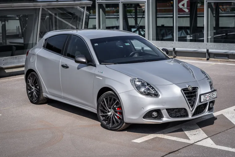 ZAVIRITE U NJU: Alfa Romeo Giulietta i dalje plijeni poglede prolaznika