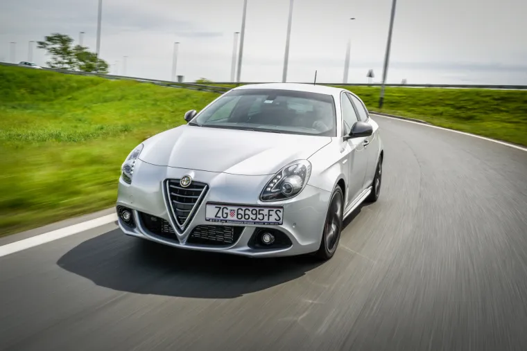 ZAVIRITE U NJU: Alfa Romeo Giulietta i dalje plijeni poglede prolaznika