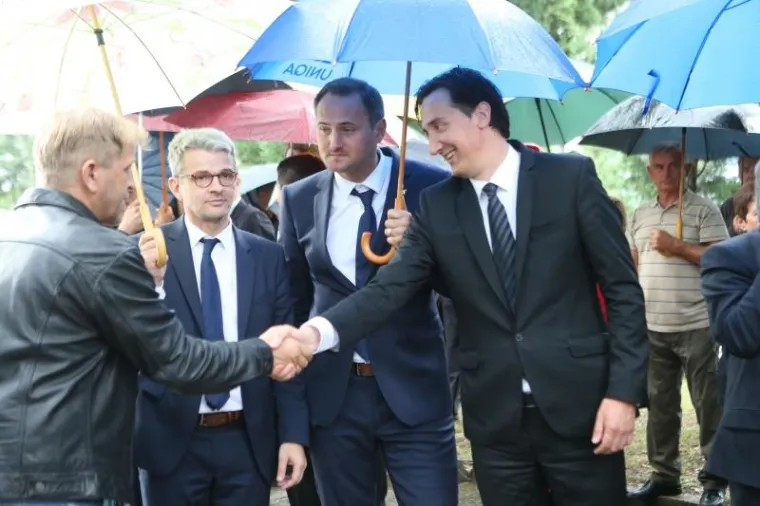 Ogromno mno&scaron;tvo ljudi ispratilo oca shrvanog kapetana Vatrenih