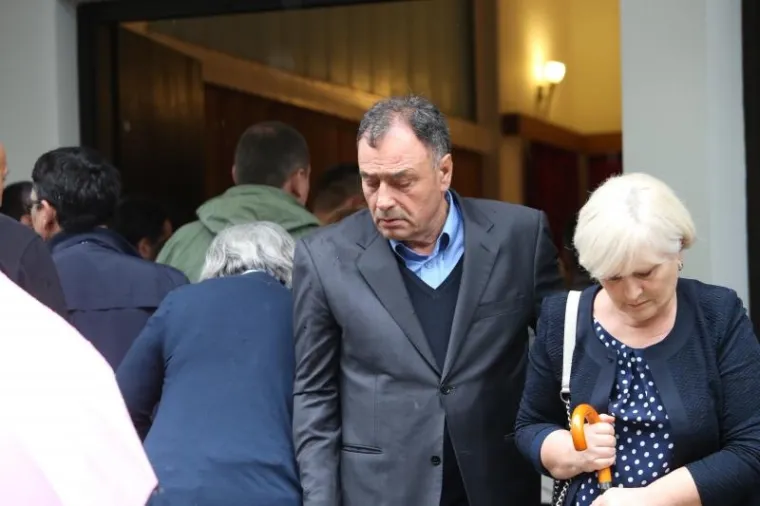 Ogromno mno&scaron;tvo ljudi ispratilo oca shrvanog kapetana Vatrenih