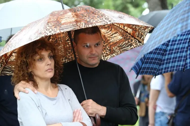 Ogromno mno&scaron;tvo ljudi ispratilo oca shrvanog kapetana Vatrenih