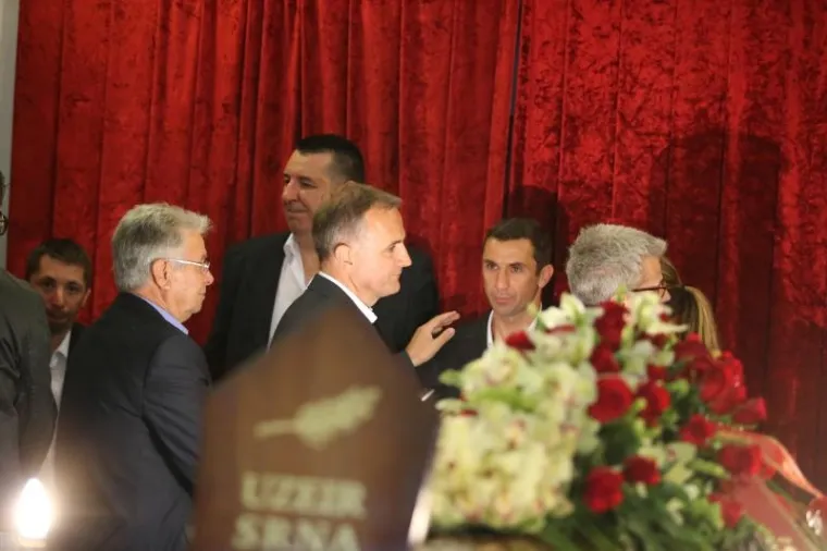 Ogromno mno&scaron;tvo ljudi ispratilo oca shrvanog kapetana Vatrenih