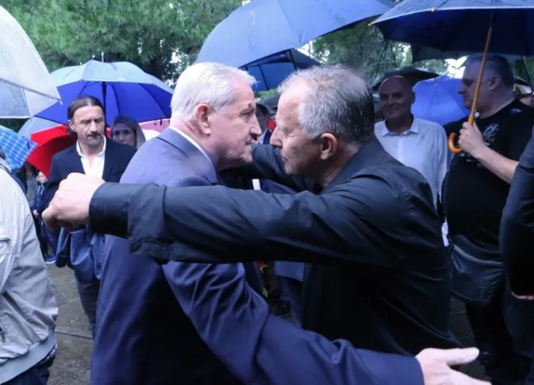 Ogromno mno&scaron;tvo ljudi ispratilo oca shrvanog kapetana Vatrenih