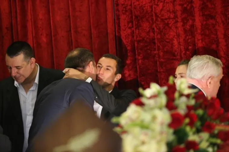 Ogromno mno&scaron;tvo ljudi ispratilo oca shrvanog kapetana Vatrenih