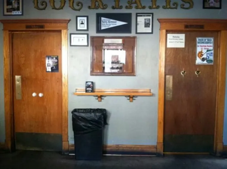 NEKI SU TOTALNA ZBUNJOLA: Kreativne oznake za WC zbog kojih biste mogli pogrije&scaron;iti vrata