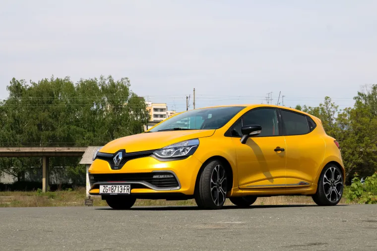 ŽUTA ZVIJER: Renault Clio RS Trophy već na prvi pogled otkriva da je najjači od svoje braće