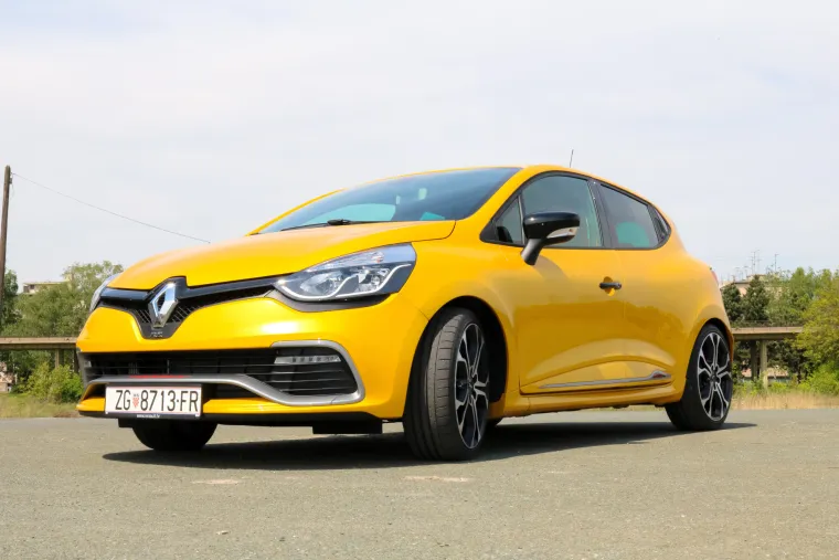 ŽUTA ZVIJER: Renault Clio RS Trophy već na prvi pogled otkriva da je najjači od svoje braće