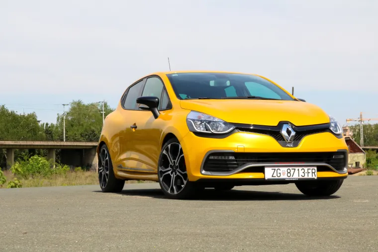 ŽUTA ZVIJER: Renault Clio RS Trophy već na prvi pogled otkriva da je najjači od svoje braće