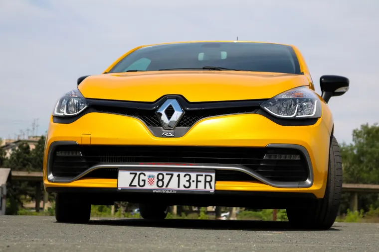ŽUTA ZVIJER: Renault Clio RS Trophy već na prvi pogled otkriva da je najjači od svoje braće