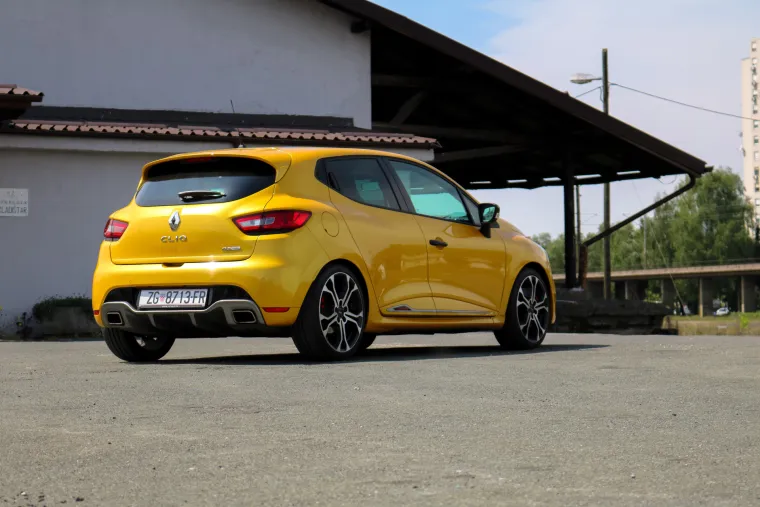ŽUTA ZVIJER: Renault Clio RS Trophy već na prvi pogled otkriva da je najjači od svoje braće