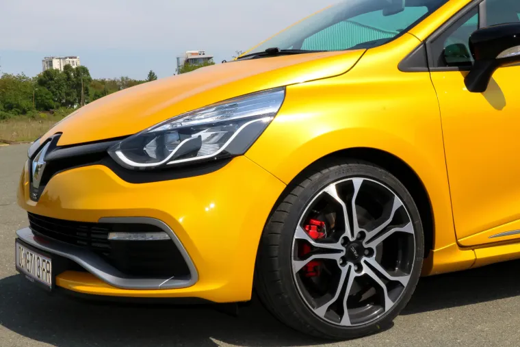 ŽUTA ZVIJER: Renault Clio RS Trophy već na prvi pogled otkriva da je najjači od svoje braće