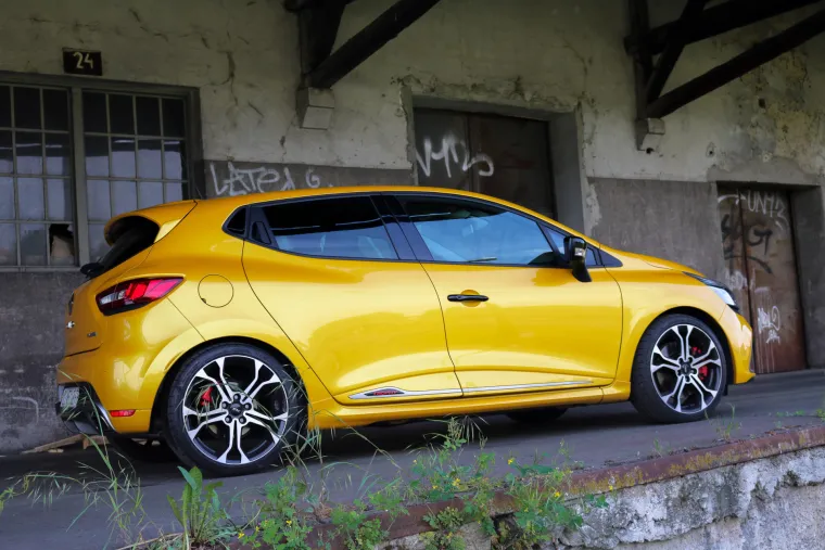 ŽUTA ZVIJER: Renault Clio RS Trophy već na prvi pogled otkriva da je najjači od svoje braće