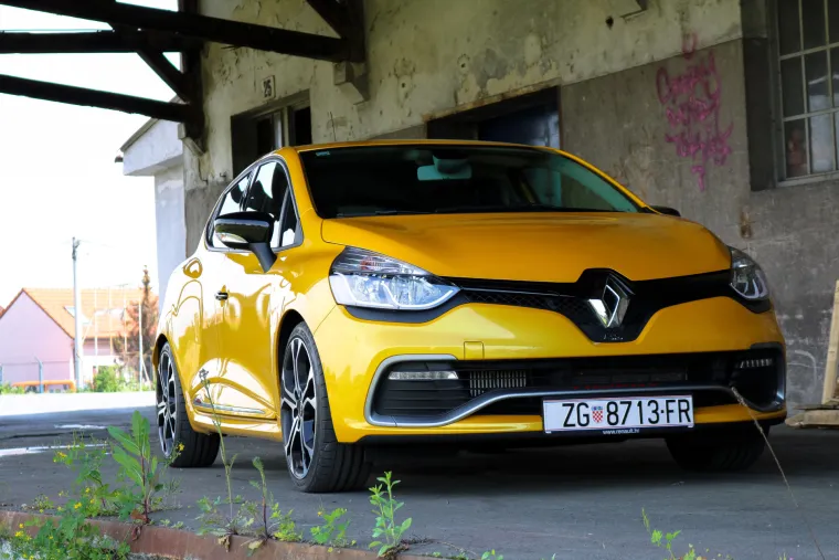ŽUTA ZVIJER: Renault Clio RS Trophy već na prvi pogled otkriva da je najjači od svoje braće