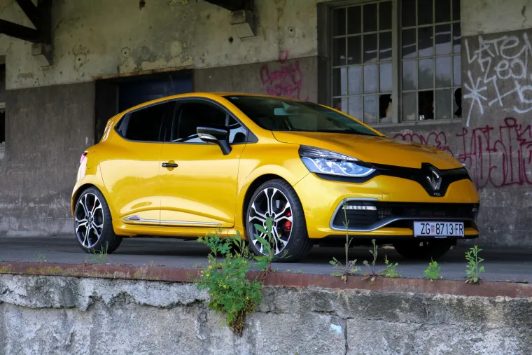 ŽUTA ZVIJER: Renault Clio RS Trophy već na prvi pogled otkriva da je najjači od svoje braće
