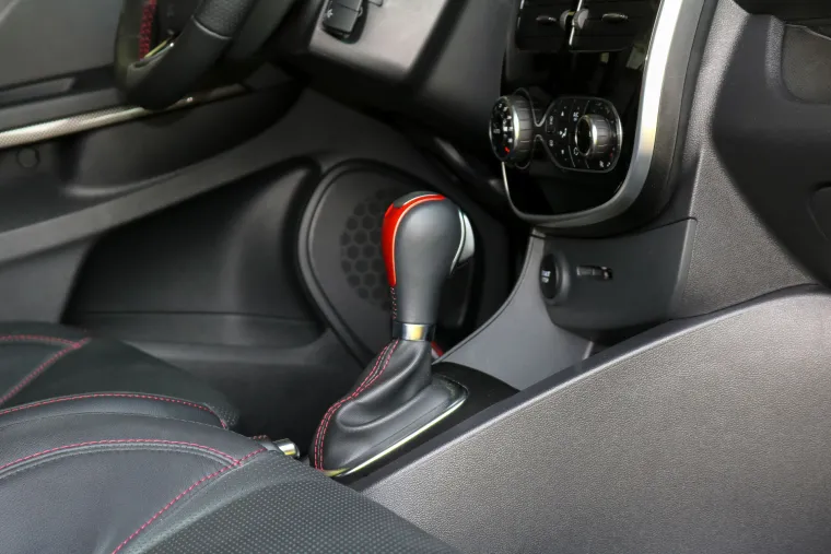 ŽUTA ZVIJER: Renault Clio RS Trophy već na prvi pogled otkriva da je najjači od svoje braće