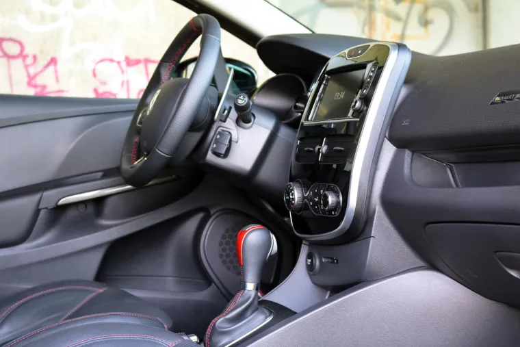 RS Trophy ima manje-vi&scaron;e istu unutra&scaron;njost kao i svaki drugi Clio.