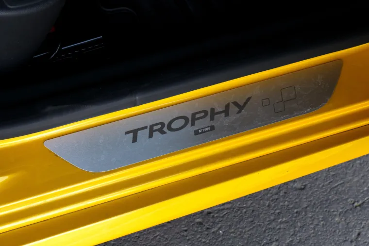 ŽUTA ZVIJER: Renault Clio RS Trophy već na prvi pogled otkriva da je najjači od svoje braće