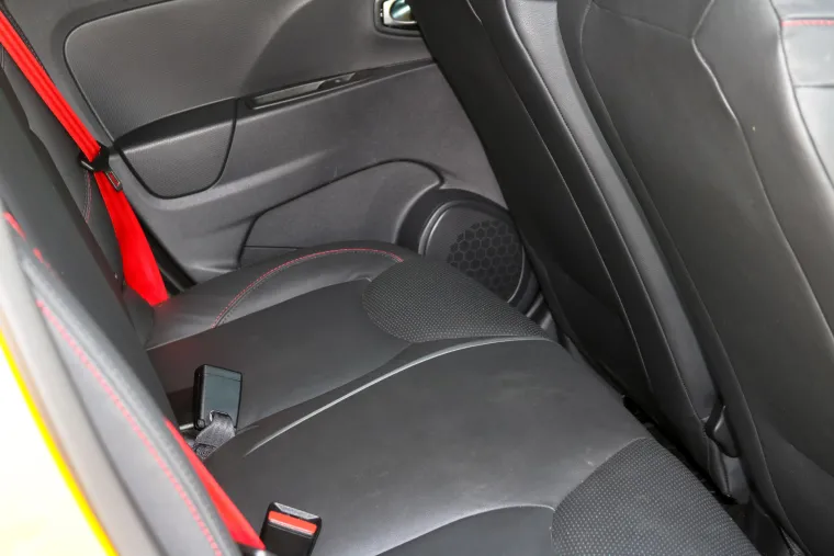 ŽUTA ZVIJER: Renault Clio RS Trophy već na prvi pogled otkriva da je najjači od svoje braće