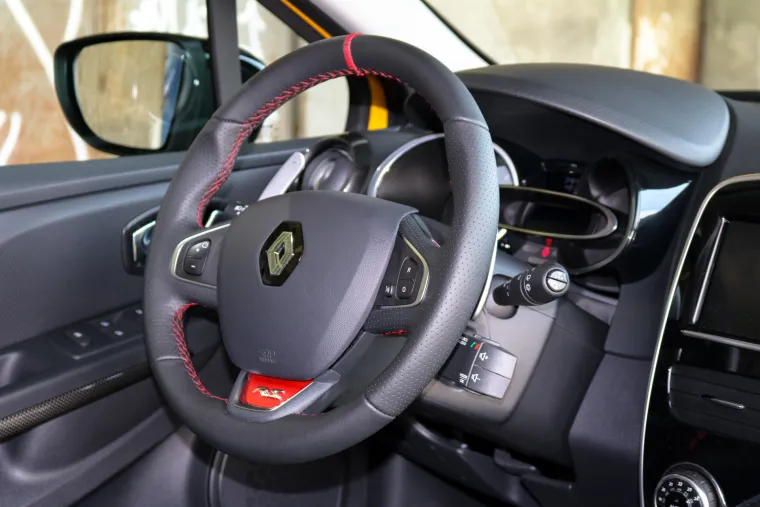 ŽUTA ZVIJER: Renault Clio RS Trophy već na prvi pogled otkriva da je najjači od svoje braće