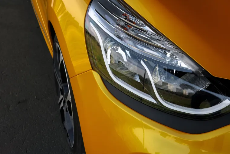 ŽUTA ZVIJER: Renault Clio RS Trophy već na prvi pogled otkriva da je najjači od svoje braće