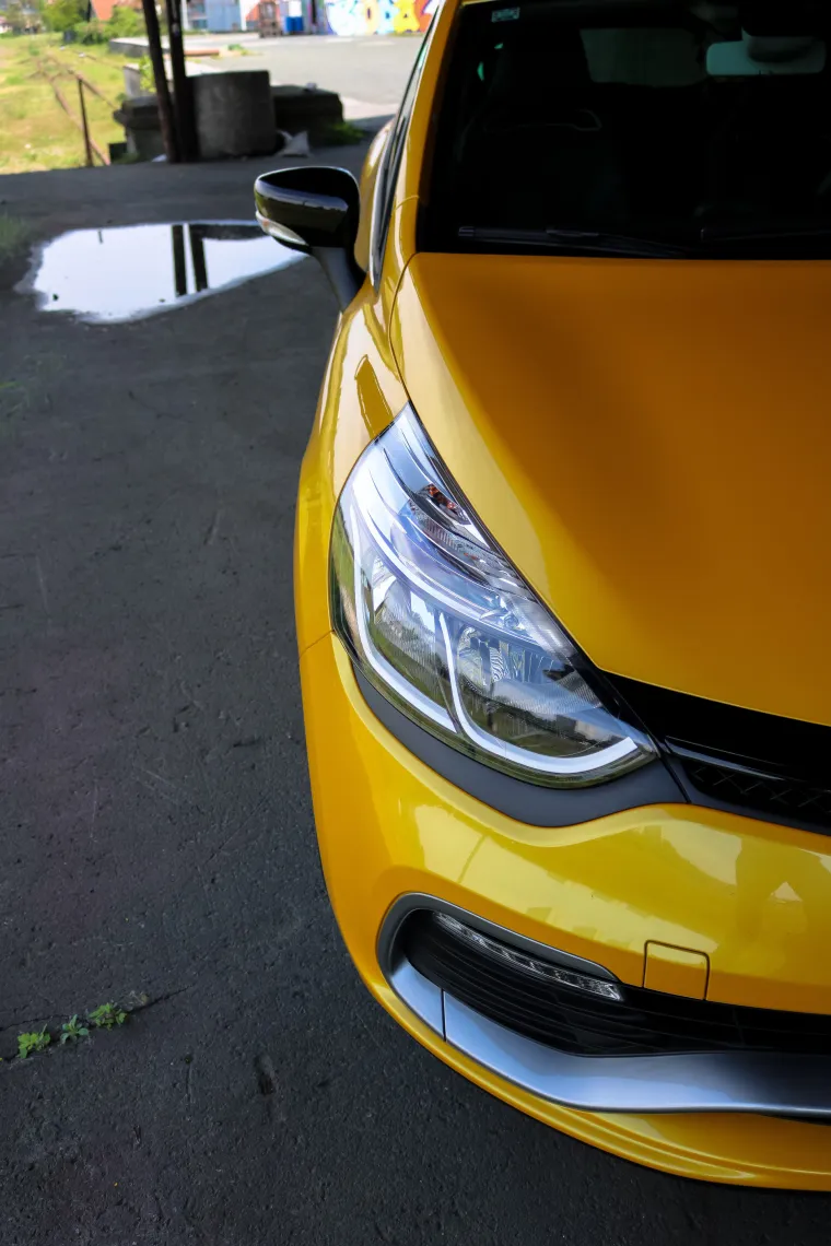 ŽUTA ZVIJER: Renault Clio RS Trophy već na prvi pogled otkriva da je najjači od svoje braće
