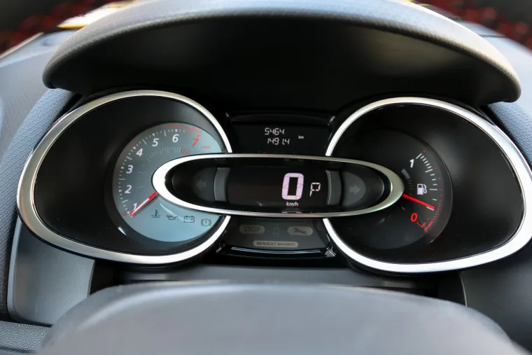 ŽUTA ZVIJER: Renault Clio RS Trophy već na prvi pogled otkriva da je najjači od svoje braće