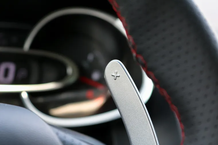 ŽUTA ZVIJER: Renault Clio RS Trophy već na prvi pogled otkriva da je najjači od svoje braće