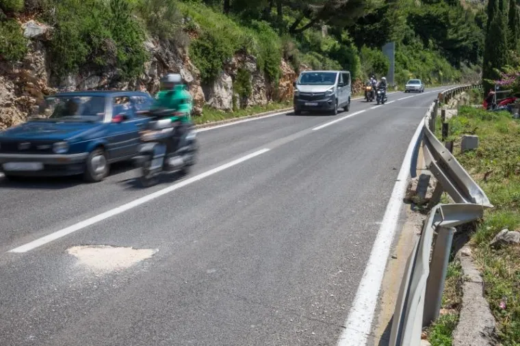 STIJENA SE ZABILA U KUĆU: Nema ozlijeđenih, nastala je samo materijalna šteta