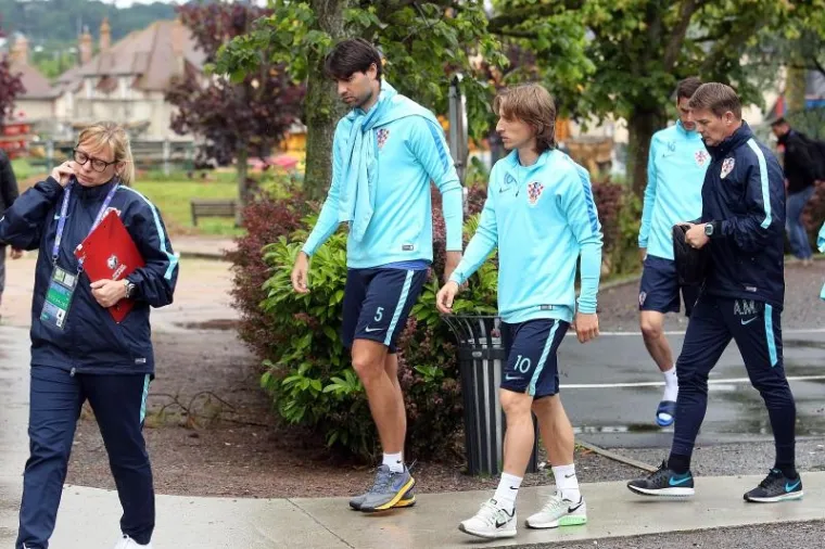 NI KI&Scaron;A IH NIJE ZAUSTAVILA: Vatreni odradili pretposljednji trening prije puta u St. Etienne