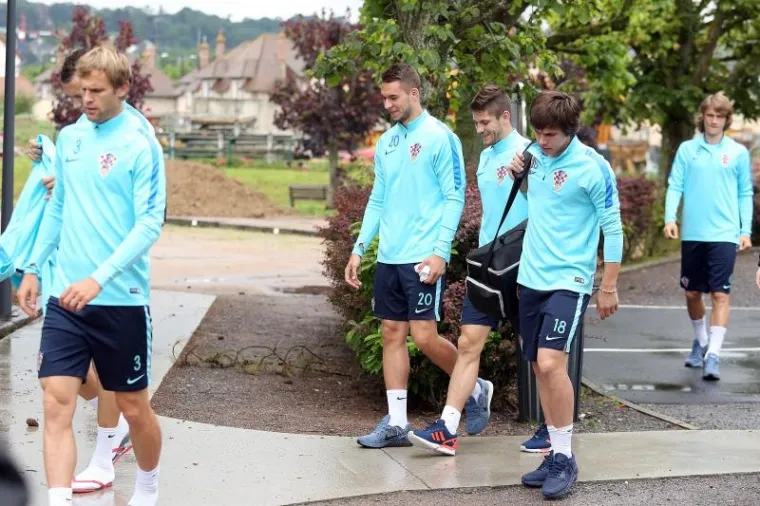 NI KI&Scaron;A IH NIJE ZAUSTAVILA: Vatreni odradili pretposljednji trening prije puta u St. Etienne