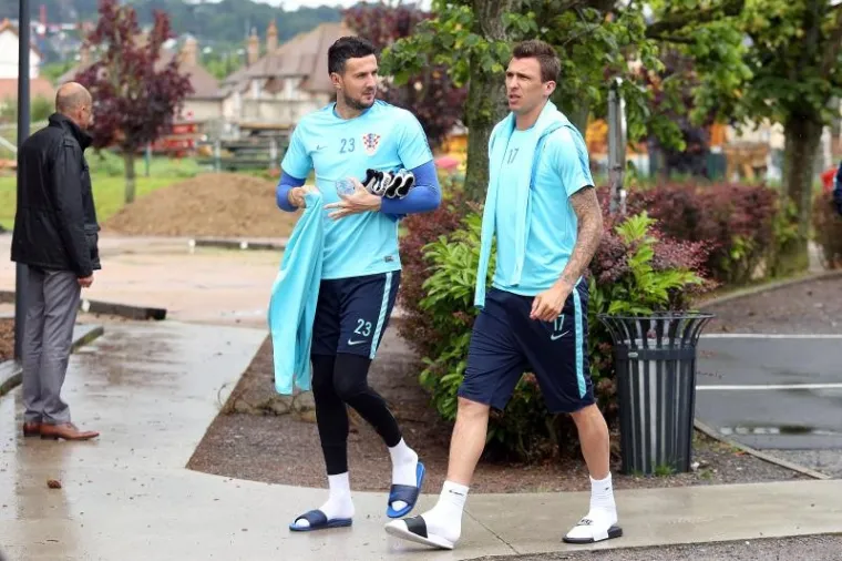 NI KI&Scaron;A IH NIJE ZAUSTAVILA: Vatreni odradili pretposljednji trening prije puta u St. Etienne