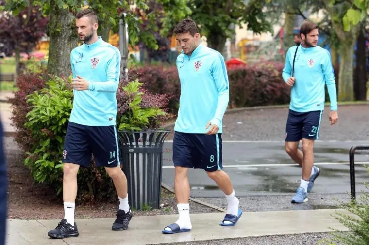 NI KI&Scaron;A IH NIJE ZAUSTAVILA: Vatreni odradili pretposljednji trening prije puta u St. Etienne