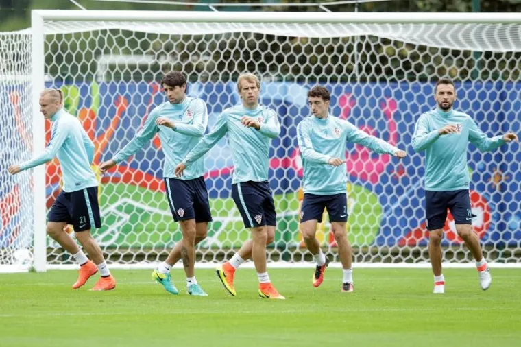 NI KI&Scaron;A IH NIJE ZAUSTAVILA: Vatreni odradili pretposljednji trening prije puta u St. Etienne