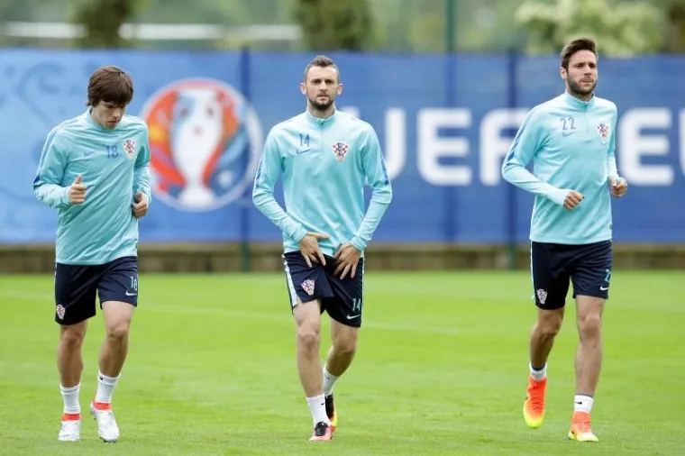 NI KI&Scaron;A IH NIJE ZAUSTAVILA: Vatreni odradili pretposljednji trening prije puta u St. Etienne