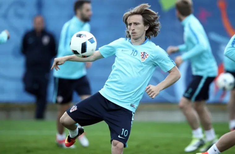 PLJUSAK OPRAO VATRENE: Osjetite da&scaron;ak atmosfere s posljednjeg treninga prije puta u St. Etienne