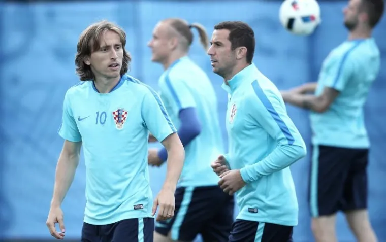 PLJUSAK OPRAO VATRENE: Osjetite da&scaron;ak atmosfere s posljednjeg treninga prije puta u St. Etienne