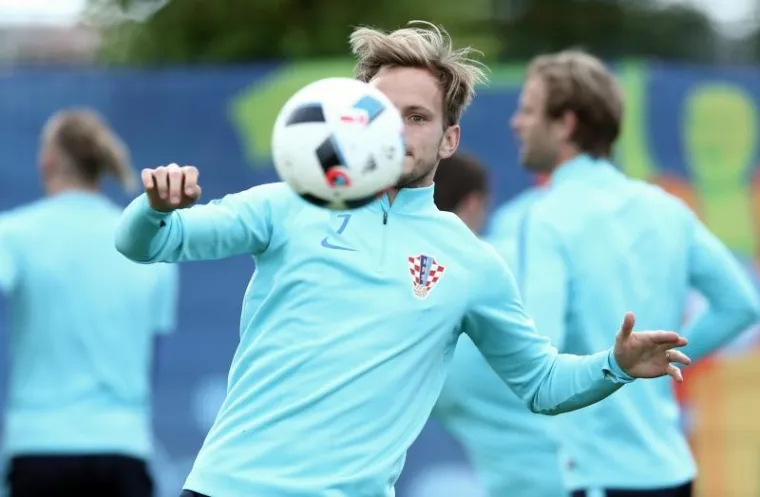 PLJUSAK OPRAO VATRENE: Osjetite da&scaron;ak atmosfere s posljednjeg treninga prije puta u St. Etienne