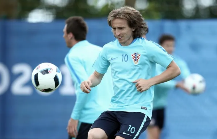 PLJUSAK OPRAO VATRENE: Osjetite da&scaron;ak atmosfere s posljednjeg treninga prije puta u St. Etienne