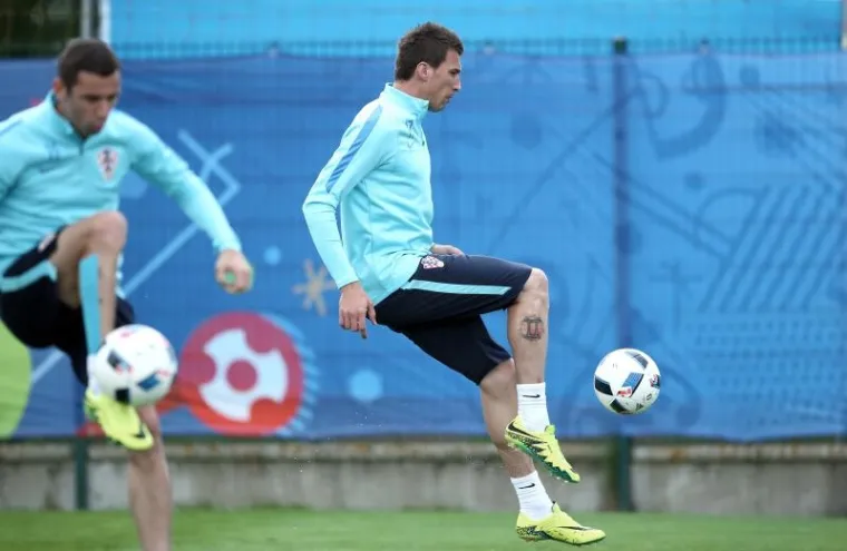 PLJUSAK OPRAO VATRENE: Osjetite da&scaron;ak atmosfere s posljednjeg treninga prije puta u St. Etienne