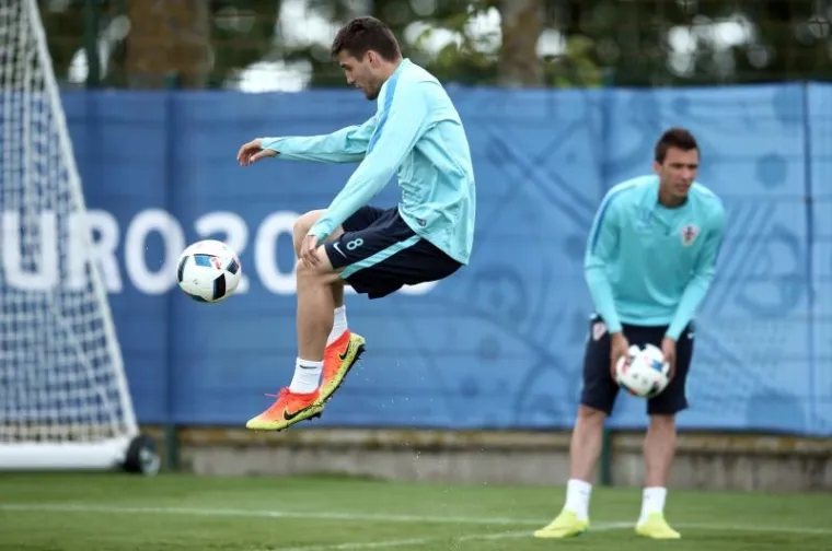 PLJUSAK OPRAO VATRENE: Osjetite da&scaron;ak atmosfere s posljednjeg treninga prije puta u St. Etienne