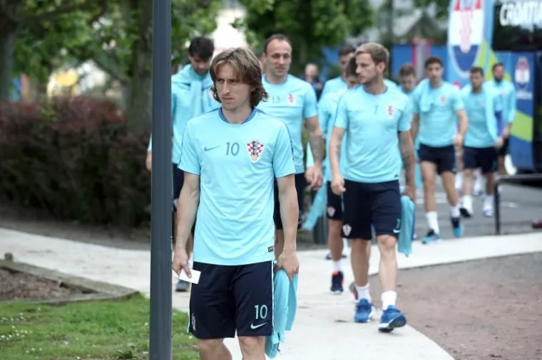 PLJUSAK OPRAO VATRENE: Osjetite da&scaron;ak atmosfere s posljednjeg treninga prije puta u St. Etienne