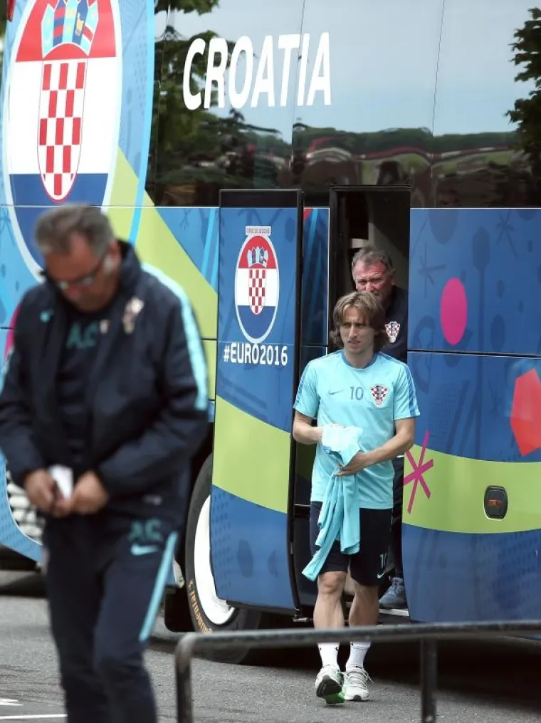 PLJUSAK OPRAO VATRENE: Osjetite da&scaron;ak atmosfere s posljednjeg treninga prije puta u St. Etienne