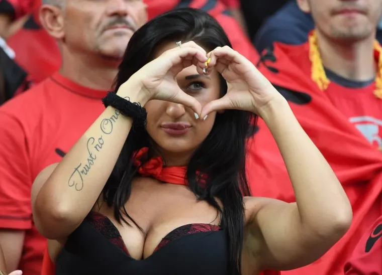 ZAPALILE MARSEILLE: Zbog ove dvije navijačice nitko se nije mogao koncentrirati na nogomet!