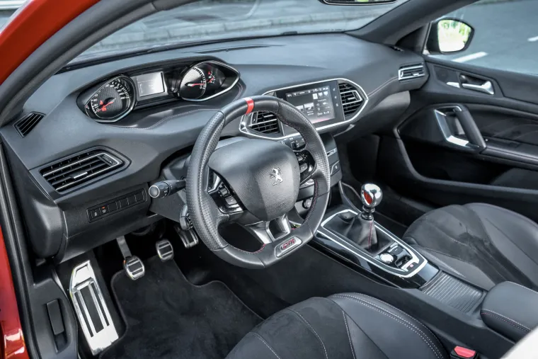 DVOBOJNI SPORTAŠ: Peugeot 308 GTi je automobil u kojem ćete uživati u baš svakoj sekundi