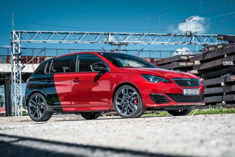 DVOBOJNI SPORTA&Scaron;: Peugeot 308 GTi je automobil u kojem ćete uživati u ba&scaron; svakoj sekundi
