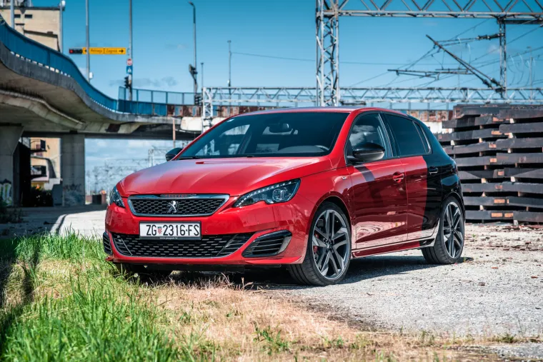 DVOBOJNI SPORTA&Scaron;: Peugeot 308 GTi je automobil u kojem ćete uživati u ba&scaron; svakoj sekundi