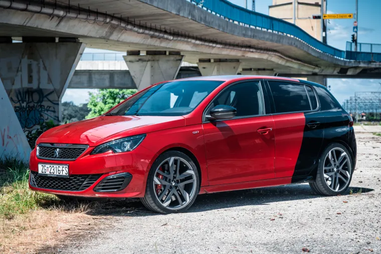 DVOBOJNI SPORTA&Scaron;: Peugeot 308 GTi je automobil u kojem ćete uživati u ba&scaron; svakoj sekundi